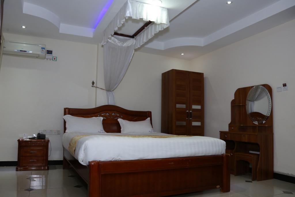 La Grande Hotel Kampala Exterior foto